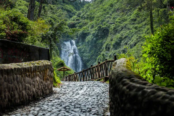 Cascada de Peguche, cascada sagrada kichwa cerca de Otavalo