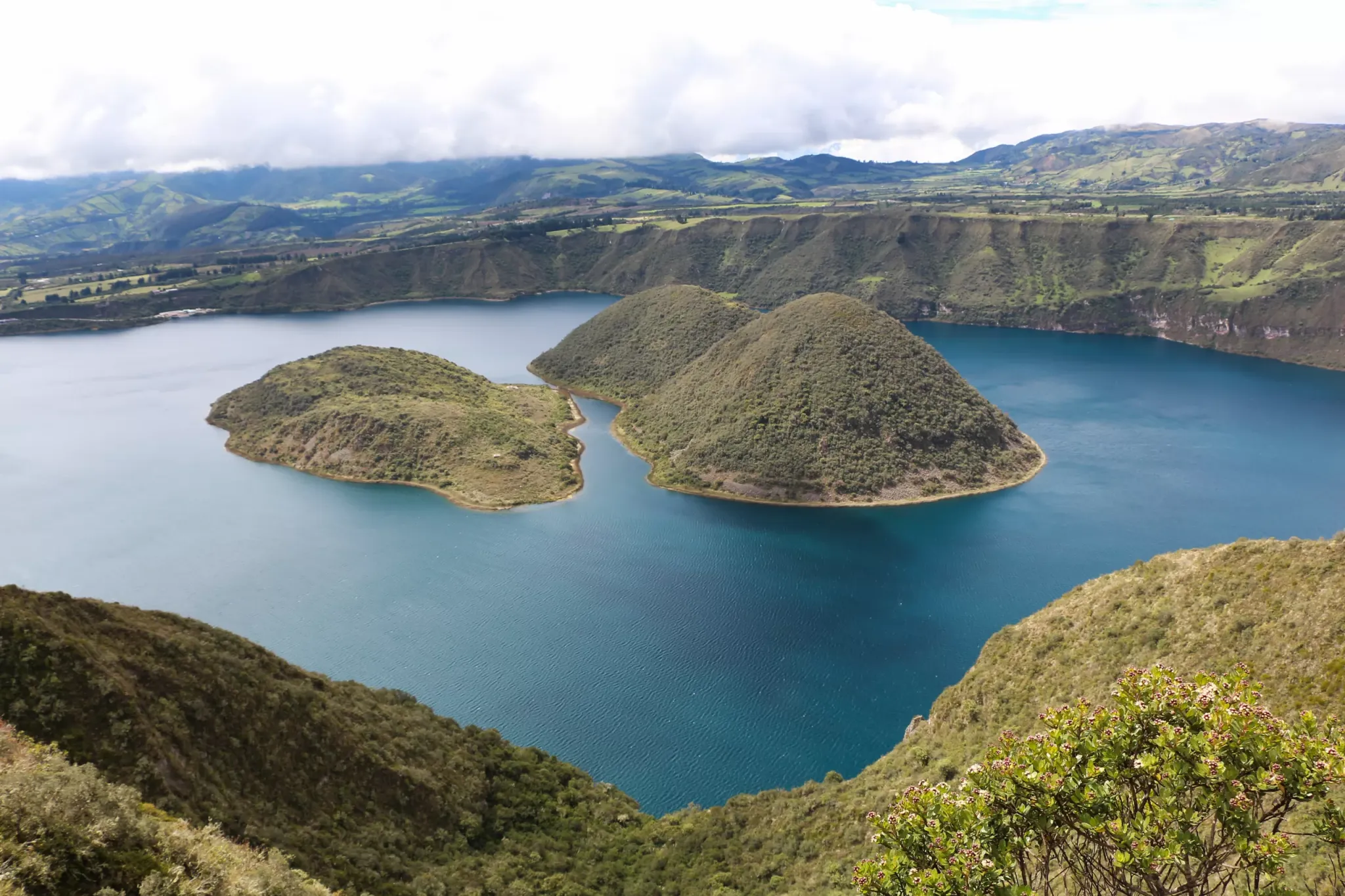 Laguna de Cuicocha, lago volcánico en la caldera del Cotacachi