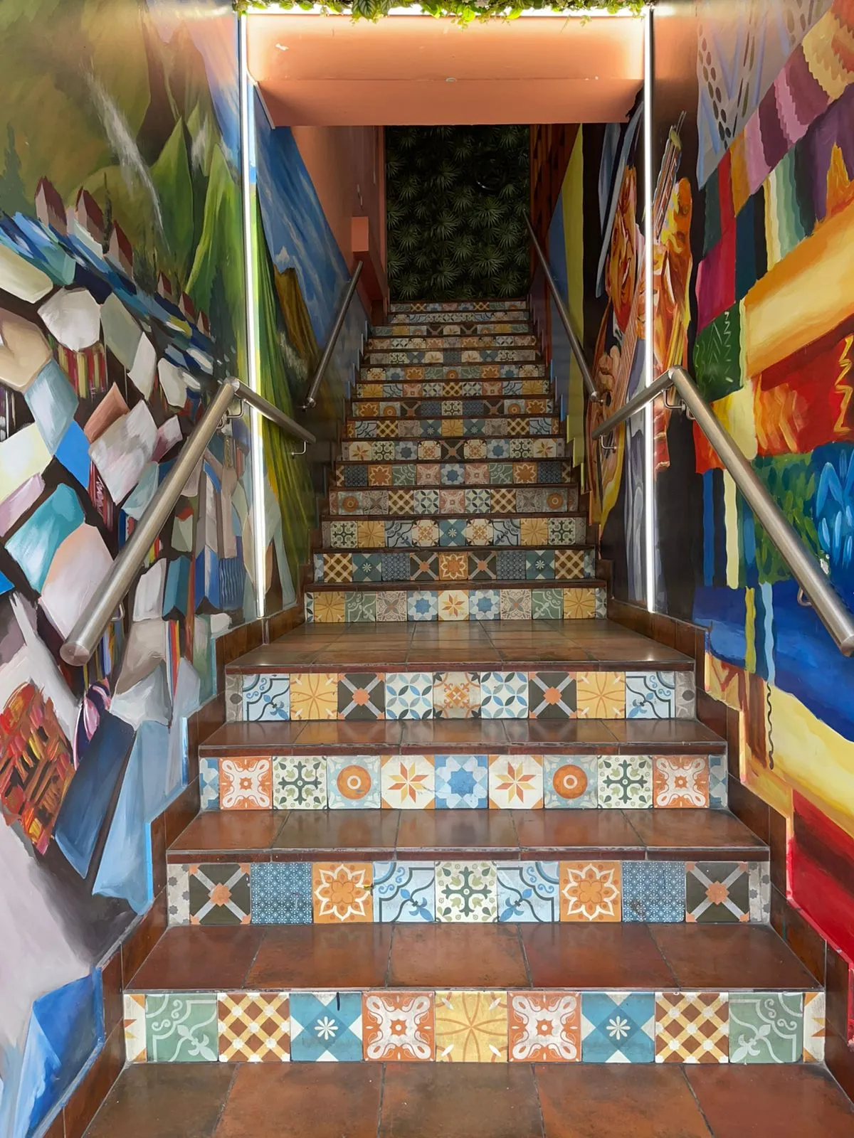 Escaleras coloridas Hotel El Andariego