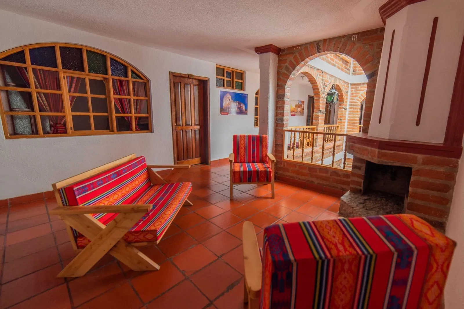 Espacio común con sofá Hotel El Andariego